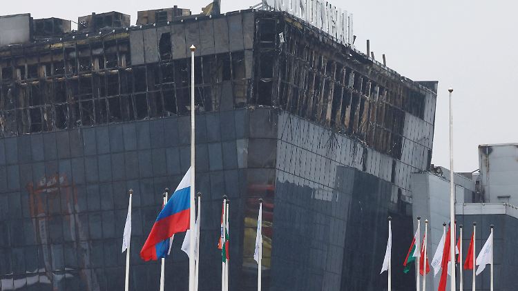 Nach dem Anschlag trauert Russland - einige Politiker fordern die Wiedereinführung der Todesstrafe.