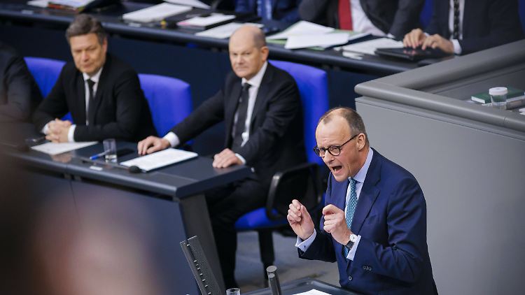Beim Thema Taurus muss Scholz Kritik von Merz und von Habeck einstecken.