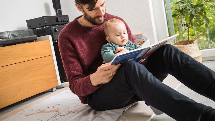 Kleine Kinder brauchen Betreuung: Wenn wirklich niemand anderes einspringen kann, müssen berufstätige Eltern unter Umständen einen Tag zu Hause bleiben.