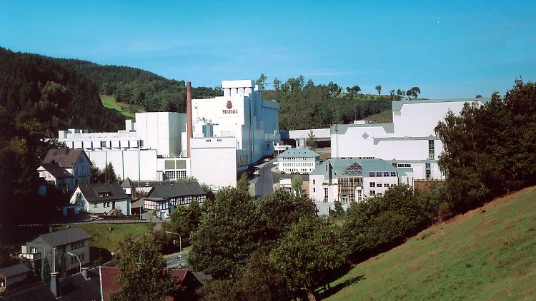 Veltins erwirtschaftete 2023 einen Umsatz von 441 Millionen Euro. Carl-Clemens Veltins schätzt den Wert des ihm zustehenden Erbteils auf einen dreistelligen Millionenbetrag. 