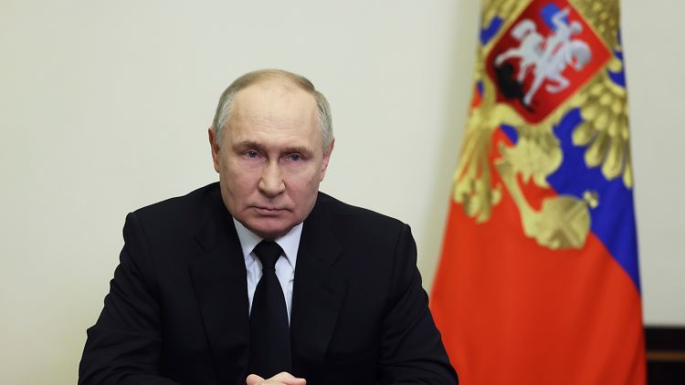Der Westen würde von dem Anschlag bei Moskau profitieren, behauptet der russische Machthaber Putin.