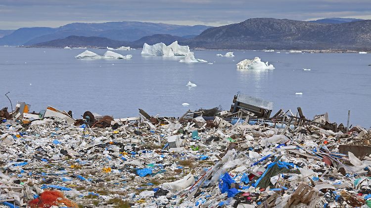 Die bergische Landschaft in Grönland sähe so viel schöner aus ohne den hässlichen Müllberg im Vordergrund.