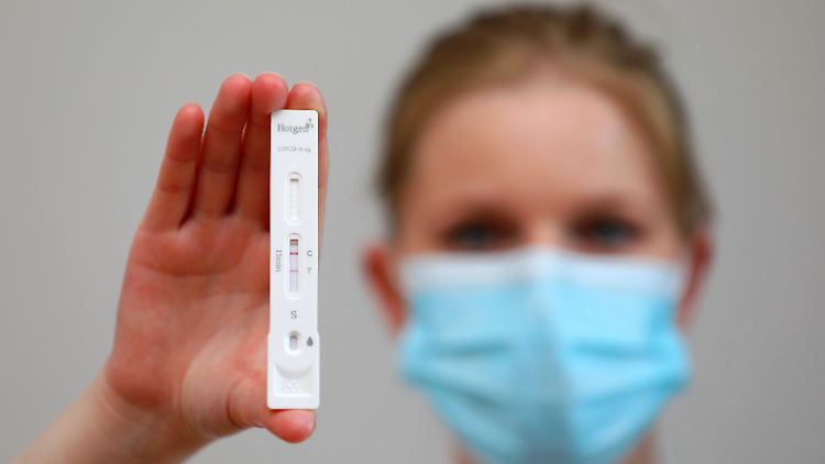 Maskenpflicht, Selbsttests, Schulschließungen: Handelte das RKI auf politischen Druck?