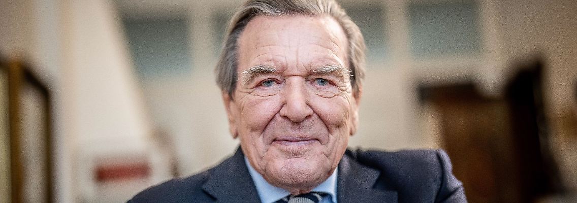 Gerhard Schröder fühlt sich weiterhin heimisch in der SPD, der er seit 61 Jahren angehört.