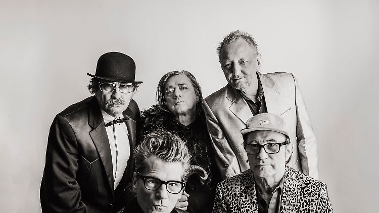 Einstuerzende_Neubauten_24_2_credit Thomas Rabsch.jpg