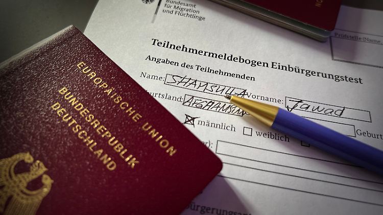 Eine Verordnung zum Einbürgerungstest soll Faeser zufolge "in Kürze" geändert werden. 