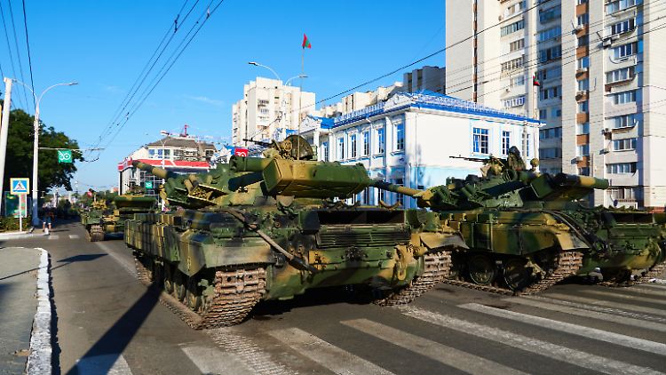 Panzer bei einer Militärparade anlässlich des 30. Jahrestages von Transnistrien im Jahr 2020 in Tiraspol.