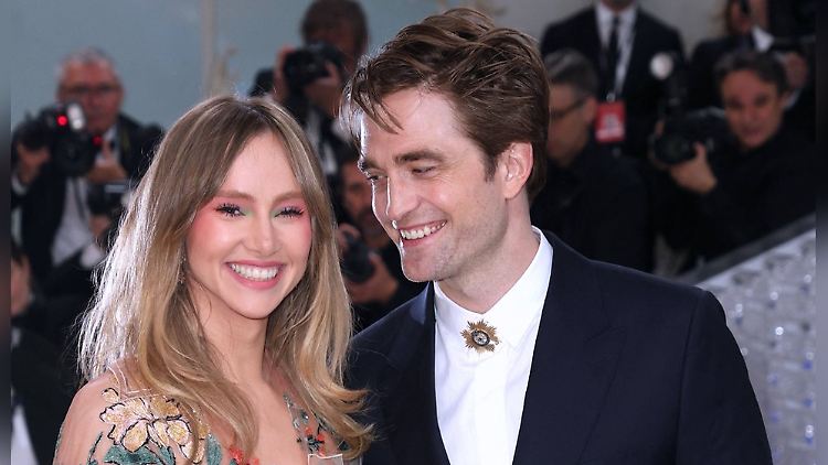 Suki Waterhouse und Robert Pattinson sind zum ersten Mal Eltern geworden.