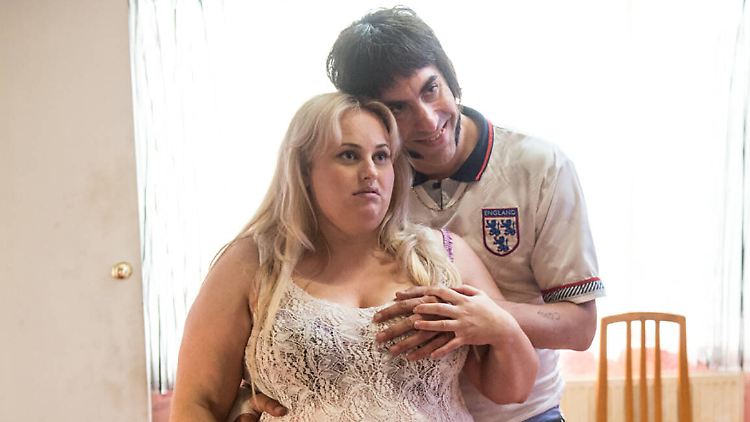 Szene mit Rebel Wilson und Sacha Baron Cohen aus "Der Spion und sein Bruder" - die Australierin erinnert sich nicht so gerne an den Film.