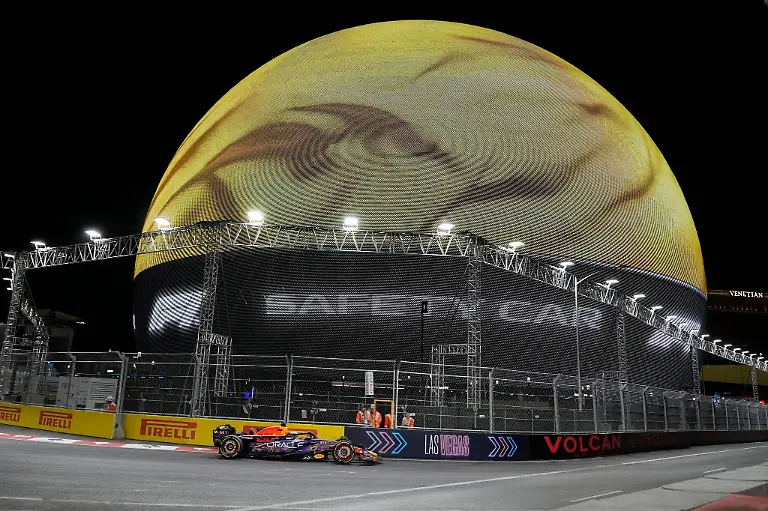 Red-Bull-Pilot-Max-Verstappen-hat-den-Grossen-Preis-von-Las-Vegas-gewonnen