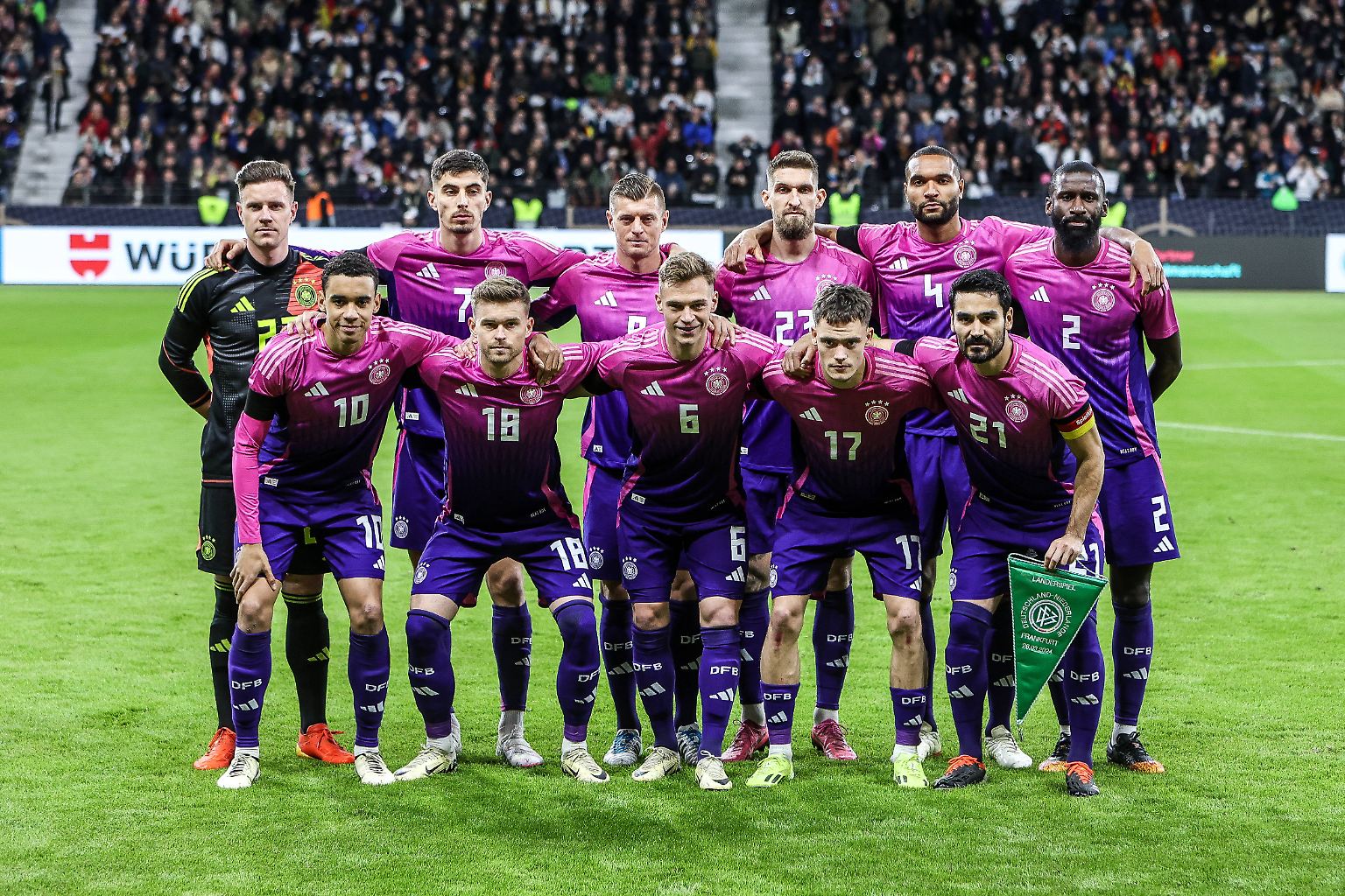 Nach dem überraschenden Sieg gegen Frankreich legt die DFB-Elf gegen die Niederlande. Der zweite Erfolg im zweiten Klassiker beflügelt die Euphorie vor der Heim-EM. Die Leistungen der DFB-Stars gegen Oranje in der Einzelkritik.