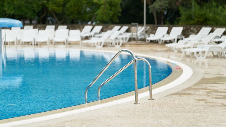 In einem Hotelpool in Texas wurde die Leiche eines Mädchens in einem Rohr in einem Wasserkanal entdeckt.