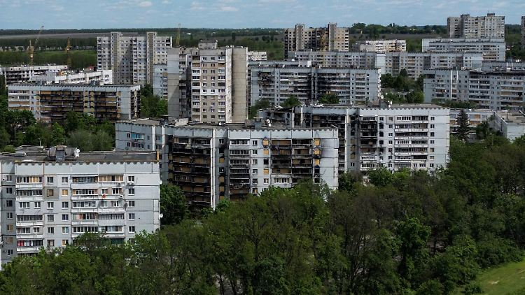 Charkiw wurde zu Beginn des russischen Angriffs im Frühjahr 2022 intensiv beschossen. Russische Einschläge haben speziell in den Außenbezirken deutliche Spuren hinterlassen.