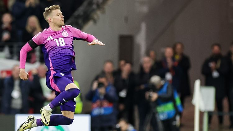 Maximilian Mittelstädt hob ab und jubelte nach seinem Premierentreffer im DFB-Trikot.