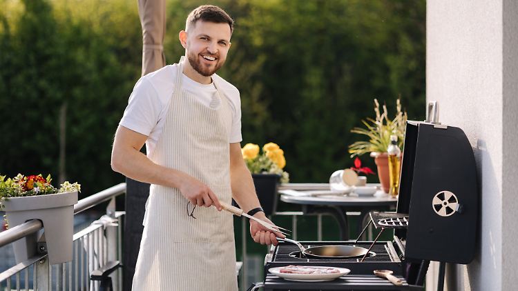 Grillen auf dem Balkon macht mit guten Gas- und Elektrogrills mehr Spaß. 
