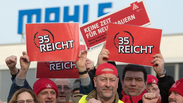 Bei der Deutschen Bahn soll die 35-Stunden-Woche nach der Einigung mit der Lokführergewerkschaft schrittweise als Wahlmöglichkeit eingeführt werden.