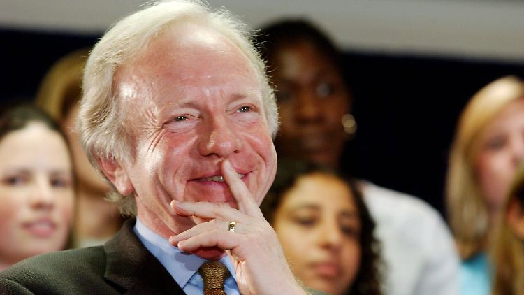 Joe Lieberman im April 2005 während eines Pressetermins in Washington. 