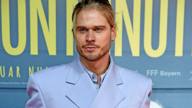 Angezogen UND ausgezogen ein Hingucker: Rúrik Gíslason.