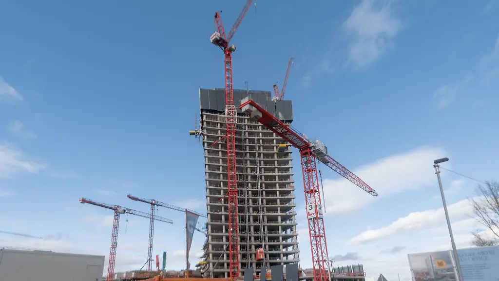 Blick-auf-die-Elbtower-Baustelle