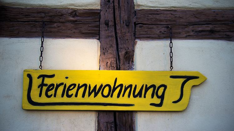 Wer eine Ferienwohnung kaufen möchte, braucht meist mehr Eigenkapital, als für eine gewöhnliche Wohnimmobilie notwendig wäre.
