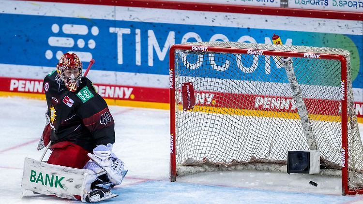 Die in finanziellen Nöten steckende DEG muss ihren Star.Keeper Henrik Haukeland trotz langfristigen Vertrags wohl abgeben.
