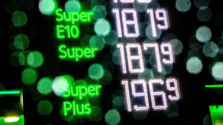 E10 ist günstiger als Super und speziell Super Plus - und dementsprechend immer beliebter.