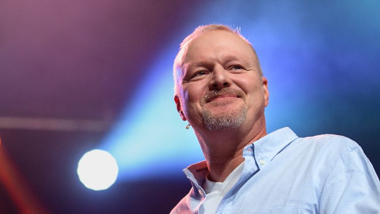 "Pass auf, Elton! Wenn ich neun Millionen hab, dann versprech' ich dir, dann mach ich wieder was!", verspricht Raab.