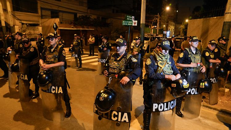 Die Polizei durchsuchte das Grundstück der Übergangspräsidentin Boluarte in Lima. 
