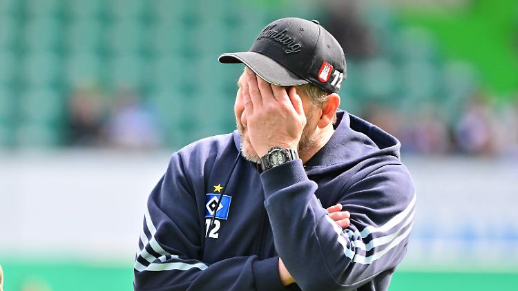 Steffen Baumgart muss mitansehen, wie sein Team den Sieg vergibt.