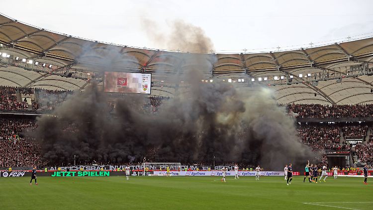 Die Fans des VfB protestieren gegen die Vereinspolitik.