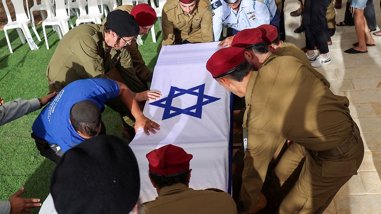 Der Soldat Alon Kudriashov, gefallen im Gazastreifen, wird am Sonntag zu Grabe getragen.