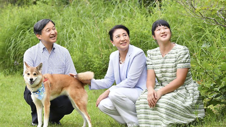 Kaiser Naruhito, Kaiserin Masako und ihre einzige Tochter, Prinzessin Aiko, sind nun in den Sozialen Medien vertreten. 