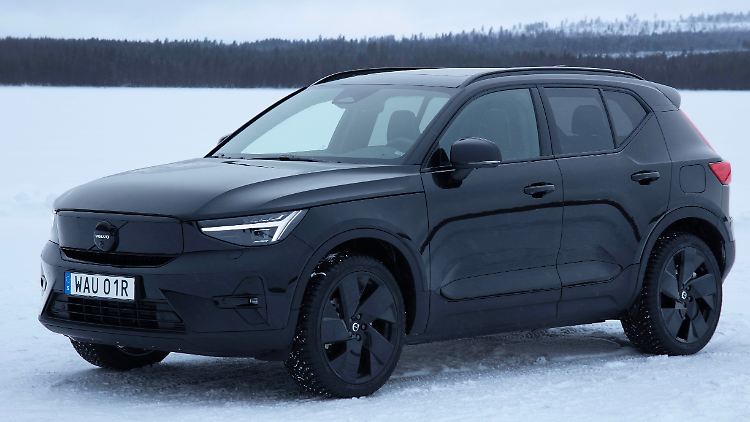 Mit dem jetzt gestarteten Modelljahr 2025 wird aus dem XC40 Recharge Pure Electric der EX40, sein Coupéableger heißt künftig EC40
