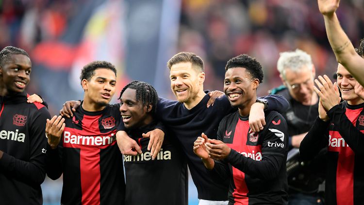 Bayer Leverkusen ist deutscher Meister.