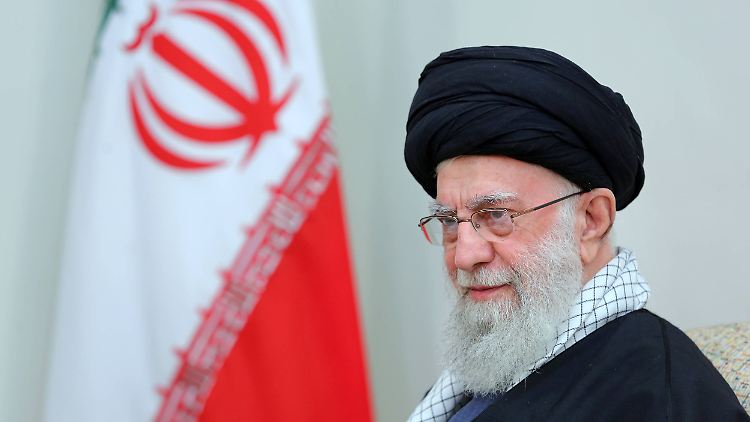 Ajatollah Ali Chamenei ist auch iranischer Religionsführer.