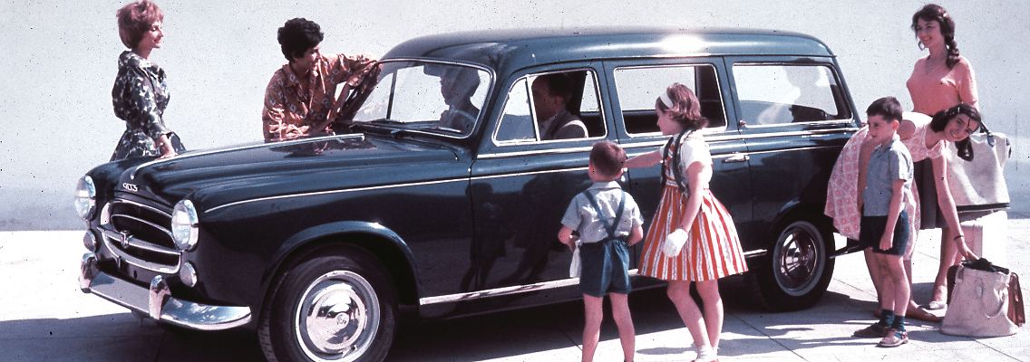 01_Peugeot_403_Familiale_ab_1957_Quelle_Peugeot_Stellantis.jpg