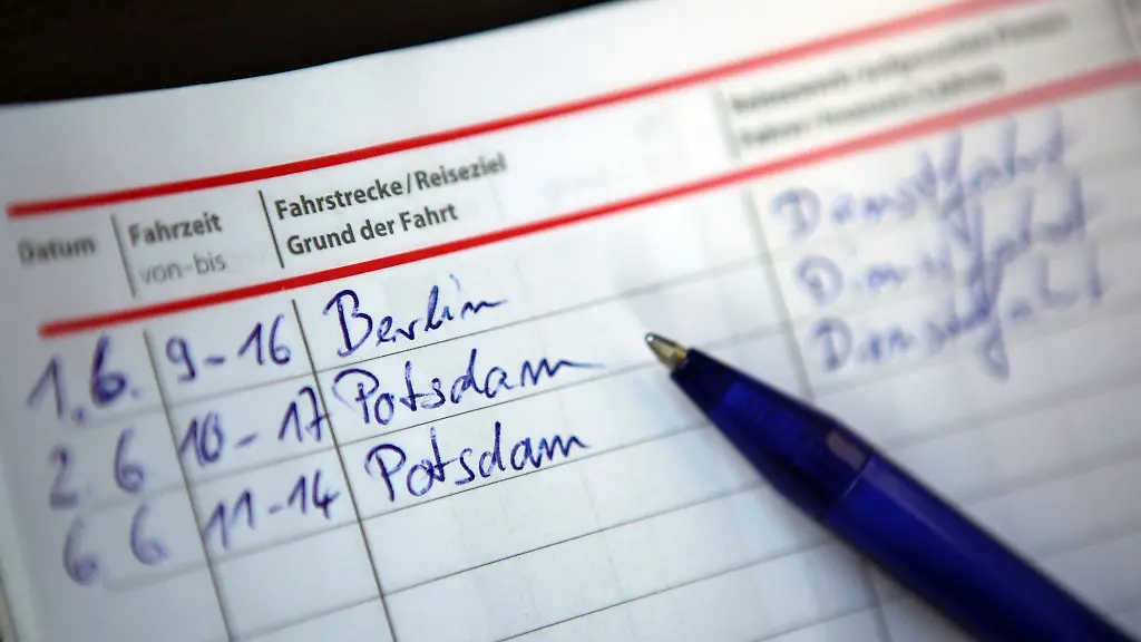 Regelmaessiger-Aufwand-Das-Fahrtenbuch-muss-lueckenlos-gefuehrt-werden-im-Handel-gibt-es-Exemplare-zum-Ausfuellen-der-erforderlichen-Kategorien