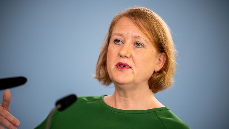 Ministerin Paus hält an der Kindergrundsicherung fest.
