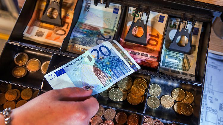 Trotz sinkender Inflation und zuletzt wieder steigender Reallöhne, haben die Menschen in Deutschland noch nicht wieder die gleiche Kaufkraft wie vor dem Inflationsschub der vergangenen Jahre. 