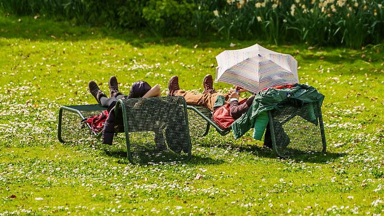 Sonnenliegen lohnten sich im März bereits.
