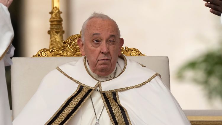 Der Papst bestritt in dem Interview, dass er vorhabe, die Regeln für das Konklave zu ändern. 