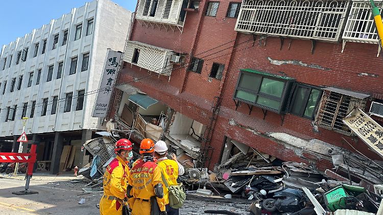 2024-04-03T051143Z_699889726_RC2TY6A8QMFK_RTRMADP_3_QUAKE-TAIWAN.JPG