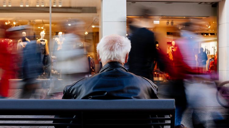 Mit 56,9 Prozent erhielten die meisten Empfängerinnen und Empfänger die Grundsicherung im Alter. Verglichen mit dem Vorjahresmonat waren es 4,7 Prozent mehr. 