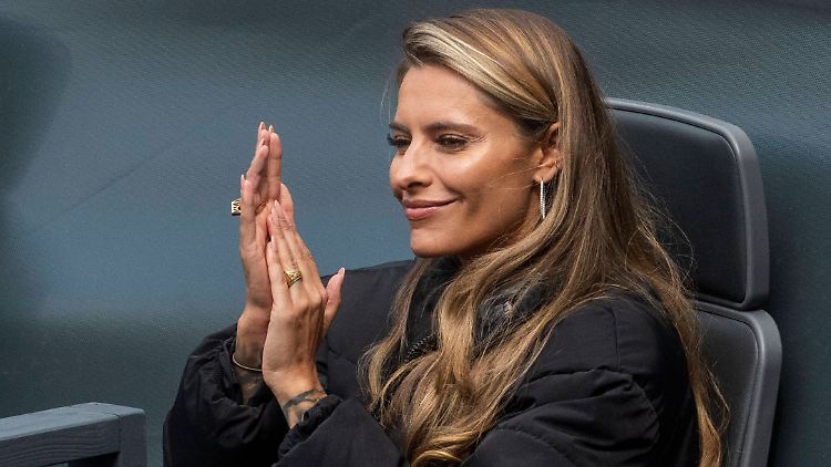 Reibt sich schon mal die Hände: Sophia Thomalla.