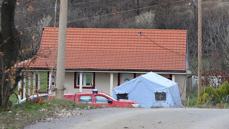 Hier, beim Spielen in der Nähe ihres Elternhauses im Dorf Banjsko Polje im Osten Serbiens, wurde die einjährige Danka Ilić zuletzt gesehen. Seit dem 25.03. wird nach ihr gesucht. 