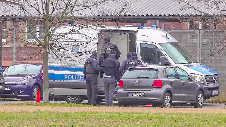 Die Festgenommenen wurden Mitte Dezember einem Ermittlungsrichter in Karlsruhe vorgeführt. 