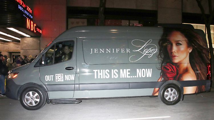 Ein Van promotet in New York die Sommertournee von Jennifer Lopez.