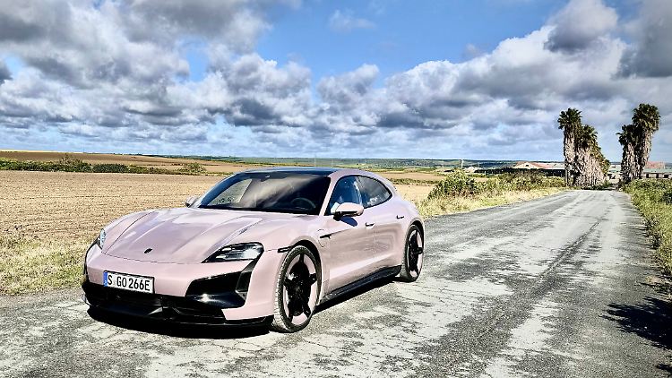 Der aufgefrischte Porsche Taycan unterscheidet sich optisch kaum vom "J1 I".