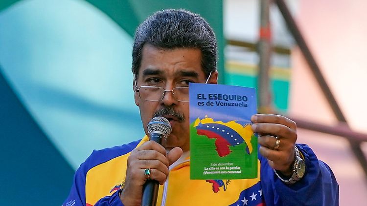 Mit dem Gesetz werde Essequibo als 24. Bundesstaat Venezuelas errichtet und verteidigt, verkündete Maduro.