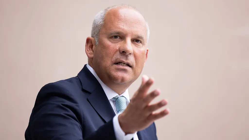 Roman-Poseck-CDU-Justizminister-von-Hessen-haelt-eine-Ansprache